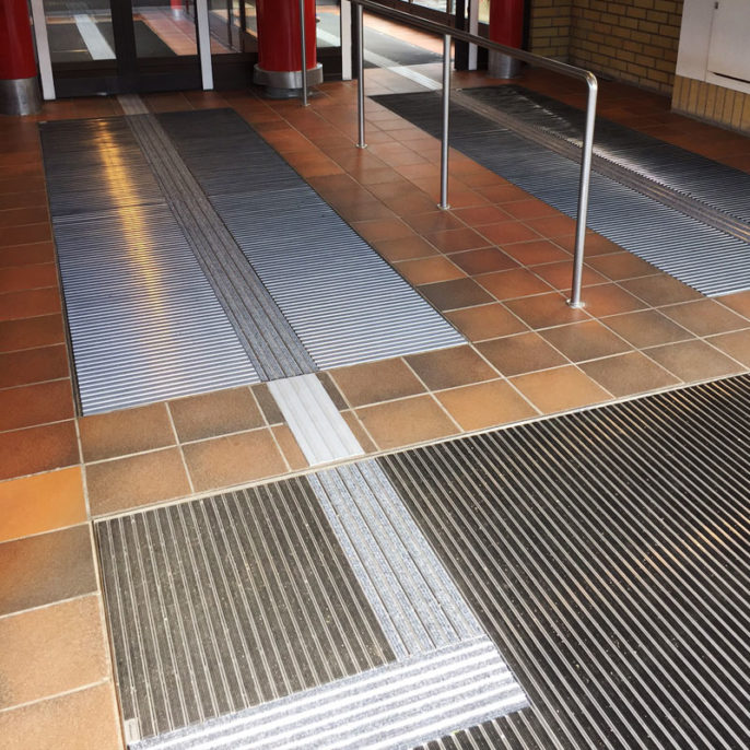 Entrance by Matting - ATF Nålfilt Alingsås Lasarett